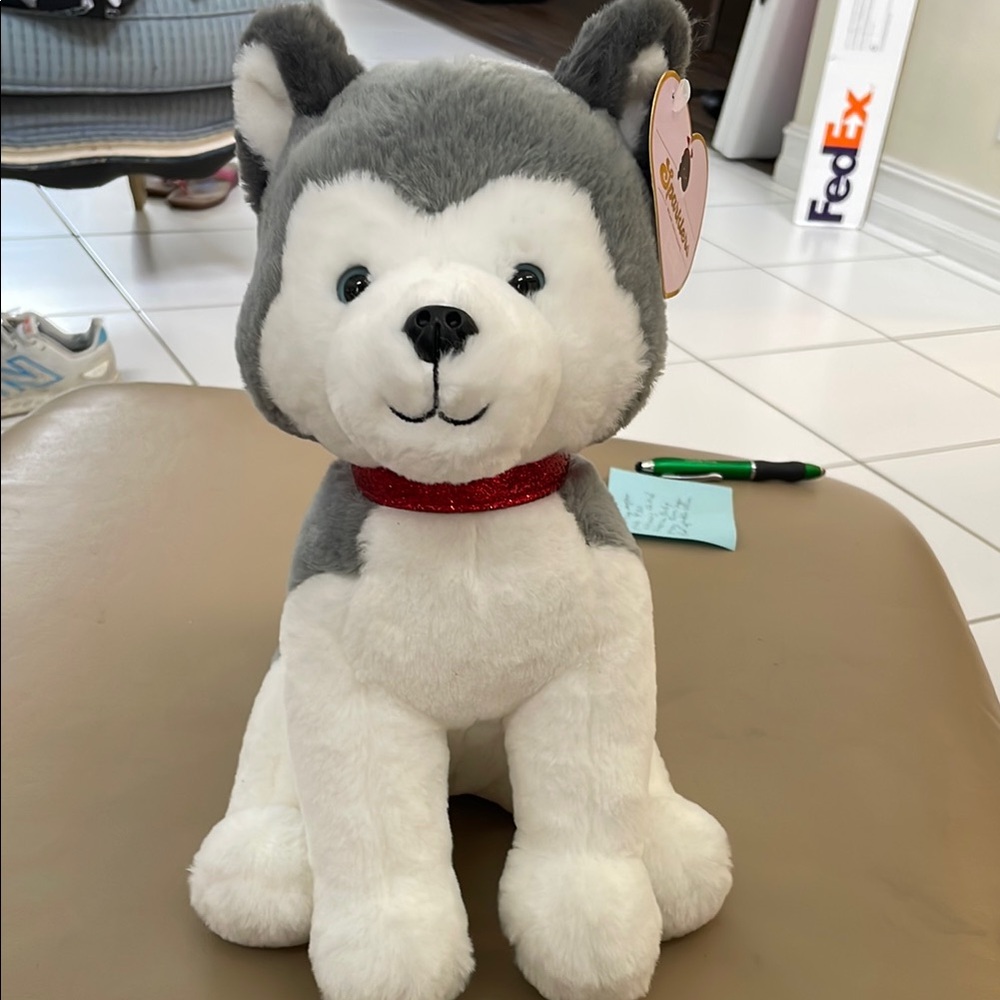 FAO Schwarz Gray and White Husky Plush Toy NWT 12 inches tall.